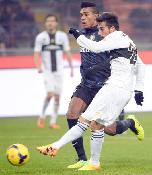Tante emozioni ed errori per Inter-Parma finito 3-3. Il risultato viene sbloccato da Sansone al 12&#39; del primo tempo. Ansa